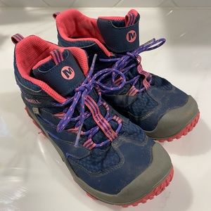 Kids Merrell Hiking boots size 4. Girls